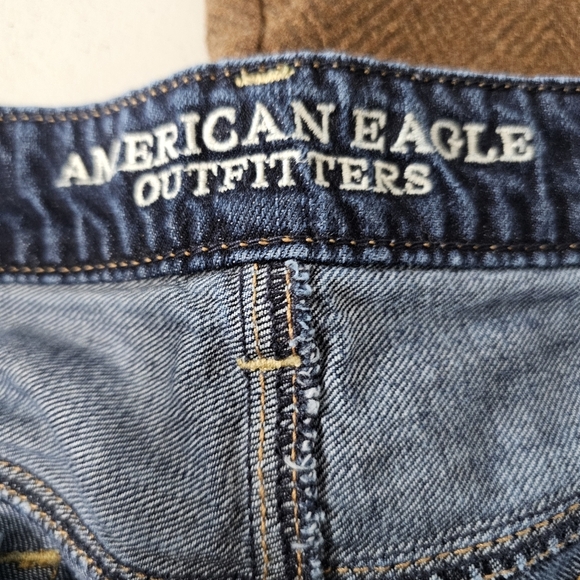 American Eagle Midrise 100% Cotton Raw Hem Denim Shorts Womens Size 10 - Picture 3 of 5